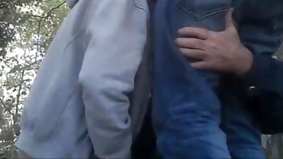 bonne suce a 3 dans les bois, Amateur, Blowjob, Outdoor, Gay