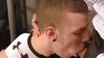 Delivery lad acquires 10-Pounder, Twinks