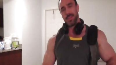 bushy Muscle Hunk Oils Up, Hairy, Gay, Muscle, Oil