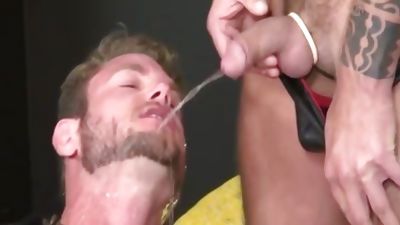 Ace likes Urinate, Pissing