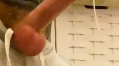 Scally lad libère accidentellement de la pisse pendant une double branlette, Ass, Big Cock, Creampie