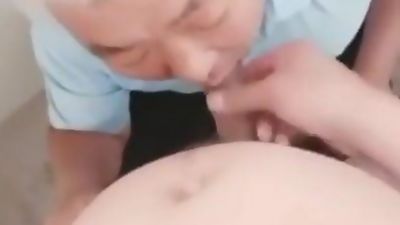 Send old man to the toilet, eat cocks, Amateur, Asian, Masturbating