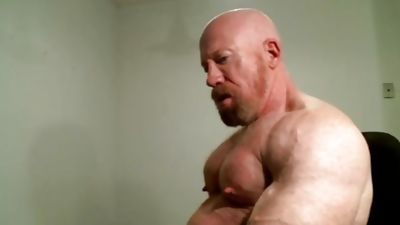 Muscle Master Tom Lord Flexing, Big Cock, Webcam, Bears, Jock Men Live