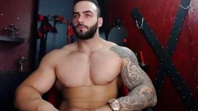 Muscle hunk Roberto, Brunette, Facial, Masturbating