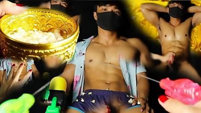 NEW! HOT STRAIGHT GUY PLAY WATER FESTIVAL CUM EXPLOSION! 健壮直男玩泼水节大量射精, Amateur, Asian, Big Cock, Gay