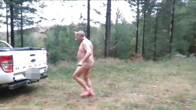 La truie abandonnee a poil dans les bois, Amateur, Outdoor, Gay