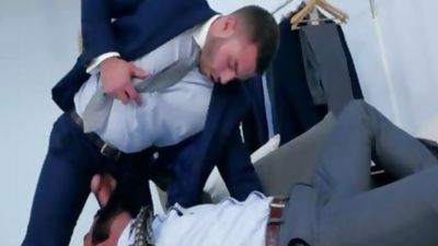 Vendedor Pegando Executivo De Jeito, Suit and Tie