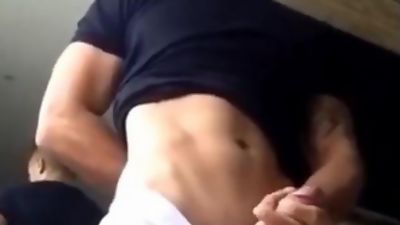 Batendo uma punheta com esse pau delicioso, Blowjob, Handjob, Outdoor, Gay