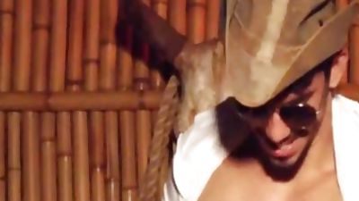 Diego Mineiro Ataca Novamente Exibindo CorpÃ£o, Flashing, Voyeur