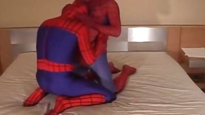 Spiderman Vs Spiderman, Uniform